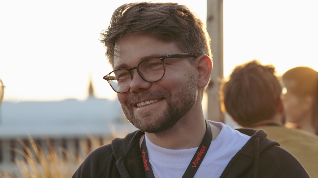 Mit Humor zum ernsten Kern: Wie Voelkel Nachhaltigkeit spielerisch vermittelt - Jannis Meseke, Leitung Marketing bei der Bio-Safterei Voelkel